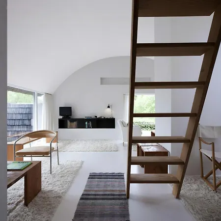 Cozy Thatched House Surrounded By Nature In Thy בית נופש